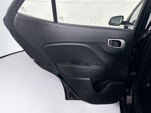 Used 2025 Hyundai Venue SEL image 26