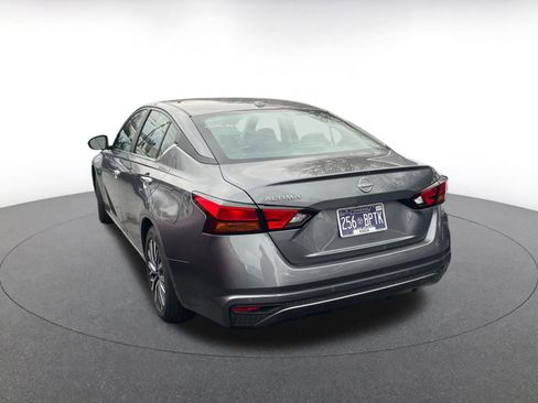 Used 2025 Nissan Sentra SV image 16