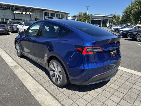 Used 2021 Tesla Model Y Long Range AWD/4WD image 7