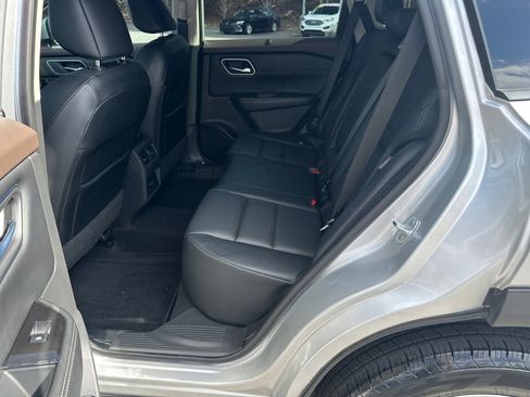 Used 2021 Nissan Rogue SV w/ Premium Package image 21