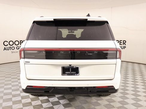 New 2025 Lincoln Navigator Reserve w/ Jet Appearance Package AWD/4WD image 23