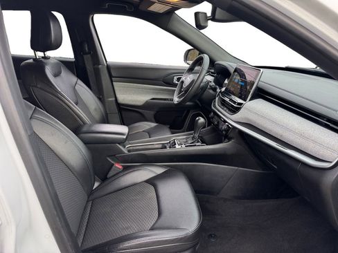 Used 2024 Jeep Compass Latitude image 18