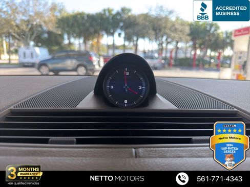 Used 2018 Porsche Panamera 4 image 42