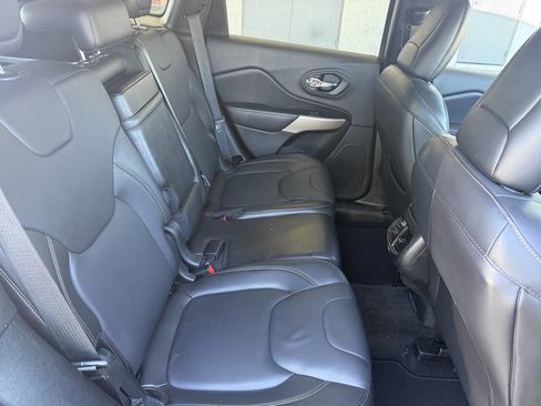 Used 2018 Jeep Cherokee Limited image 11