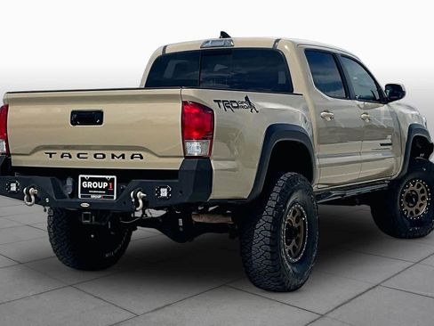Used 2017 Toyota Tacoma TRD Off-Road w/ Tow Package (A/T) AWD/4WD image 12