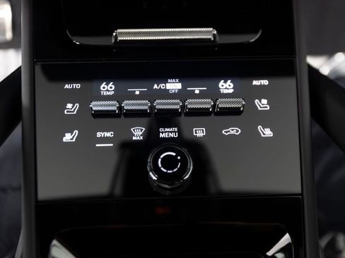 Certified 2025 Porsche Cayenne GTS AWD/4WD image 25