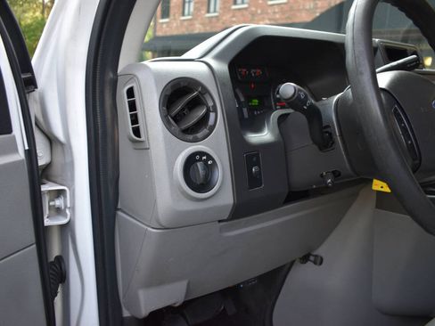 Used 2014 Ford E-350 and Econoline 350 Super Duty RWD image 18