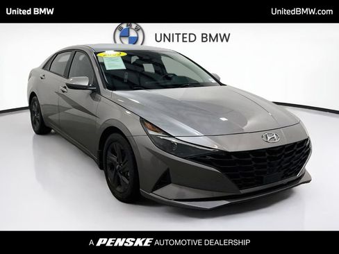 Used 2022 Hyundai Elantra SEL w/ Convenience Package FWD image 3
