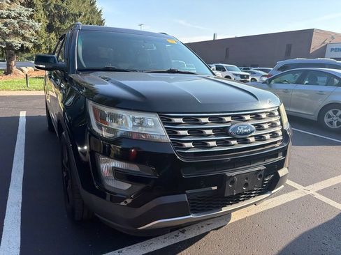 Used 2016 Ford Explorer XLT w/ Equipment Group 202A AWD/4WD image 5