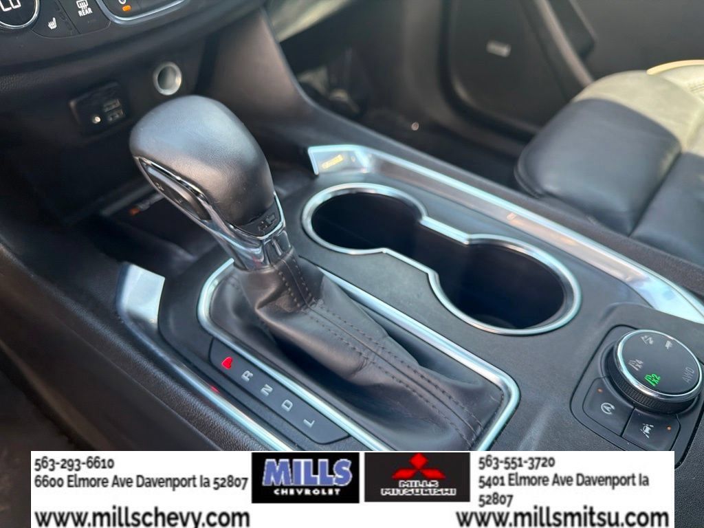 Used 2023 Chevrolet Traverse Premier w/ Redline Edition AWD/4WD image 18