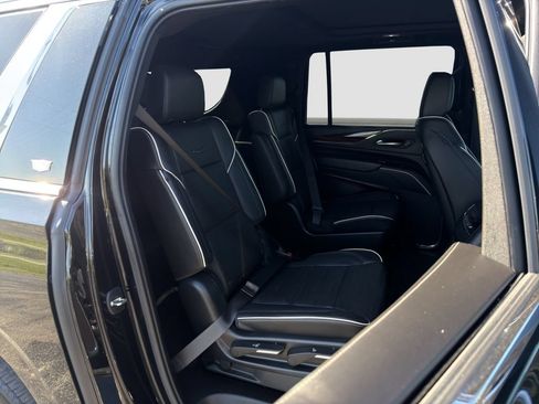 Used 2022 Cadillac Escalade ESV Premium Luxury AWD/4WD image 19