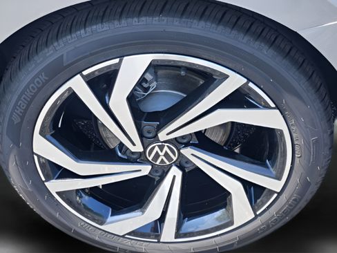 Used 2025 Volkswagen Jetta SEL FWD image 27