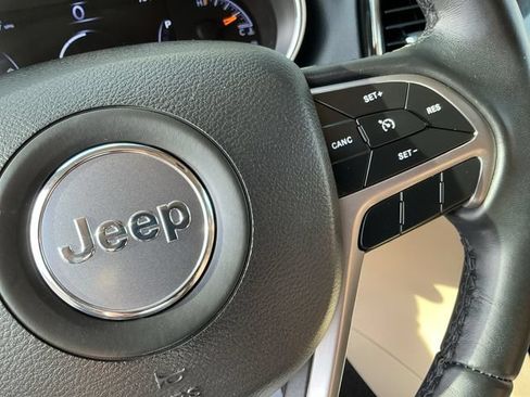 Used 2022 Jeep Grand Cherokee Laredo E AWD/4WD image 19