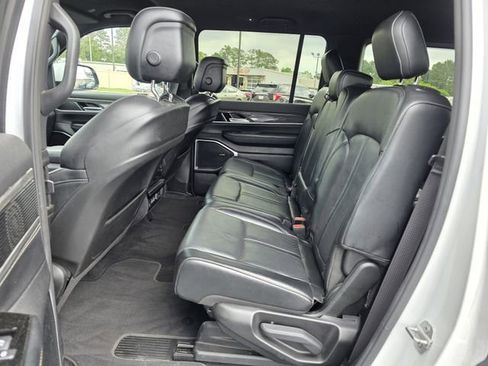 Used 2022 Jeep Wagoneer Series III RWD image 18