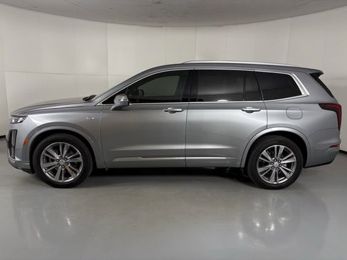 Used 2025 Cadillac XT6 Premium Luxury image 5