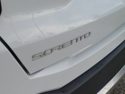 Used 2024 Kia Sorento S w/ Panoramic Sunroof Package FWD image 8