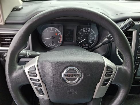 Used 2017 Nissan Titan S image 19