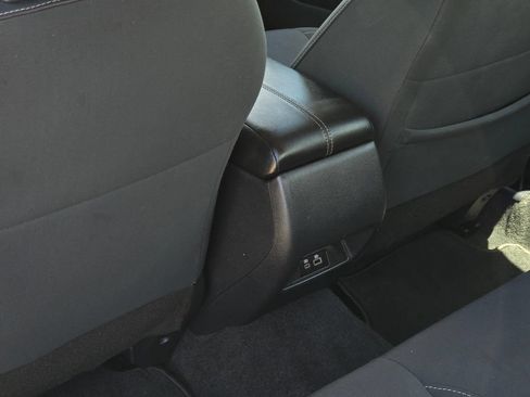 Used 2025 Nissan Altima 2.5 SV FWD image 34