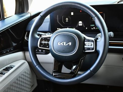 Used 2025 Kia Carnival SX Prestige FWD image 21