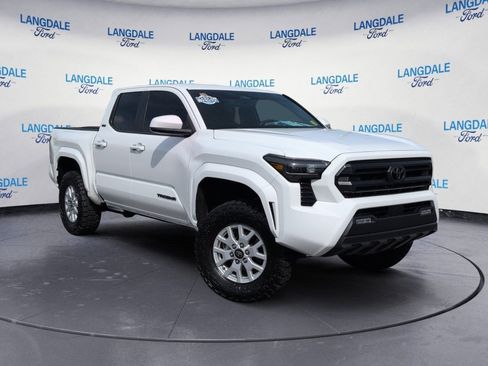 Used 2024 Toyota Tacoma SR5 AWD/4WD image 2