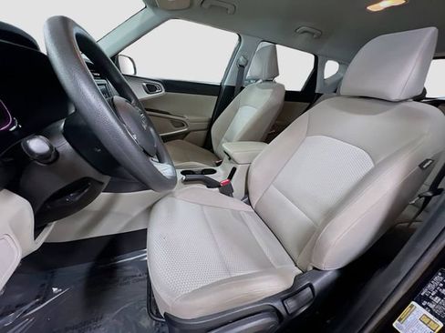 Certified 2023 Kia Soul LX w/ LX Technology Package image 19