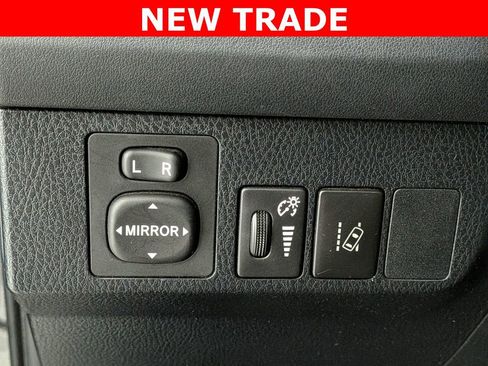 Used 2018 Toyota RAV4 LE image 12