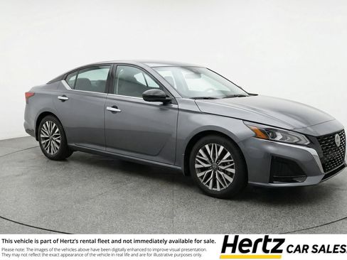 Used 2025 Nissan Altima 2.5 SV image 1