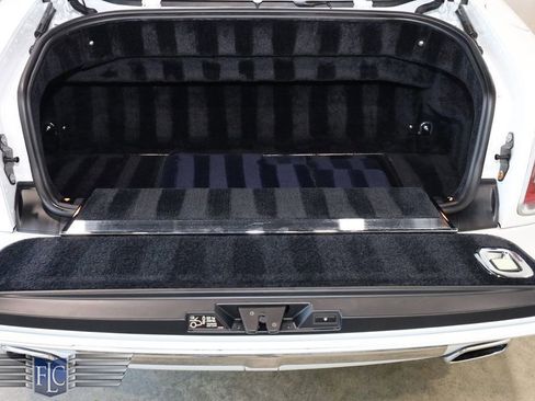 Used 2014 Rolls-Royce Phantom Drophead Coupe image 38