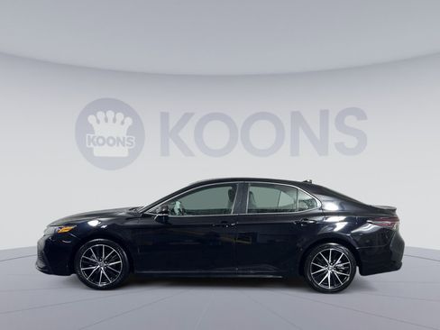 Used 2023 Toyota Camry SE FWD image 7