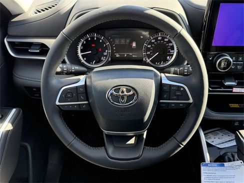 New 2026 Toyota Highlander XLE image 13