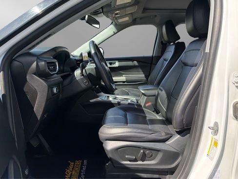 Used 2023 Ford Explorer Limited AWD/4WD image 19