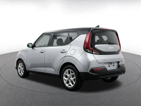 Used 2025 Kia Soul LX w/ LX Technology Package FWD image 7