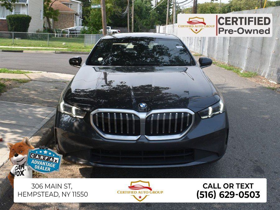Used 2025 BMW 530i RWD image 1