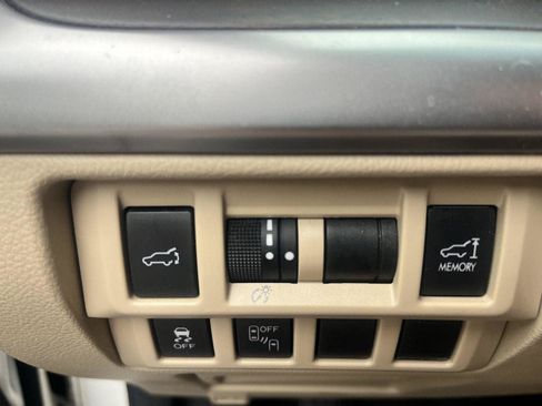 Used 2017 Subaru Outback 3.6R Limited AWD/4WD image 24