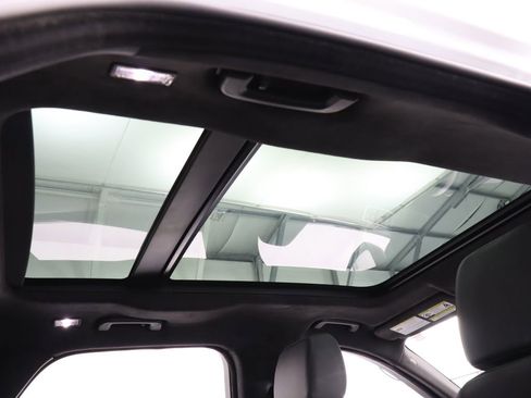 Used 2019 Jaguar F-PACE Premium AWD/4WD image 32