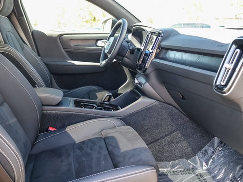 Used 2023 Volvo C40 P8 Recharge Plus w/ Climate Package AWD/4WD image 17