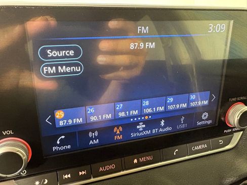 Used 2023 Nissan Sentra SV FWD image 31