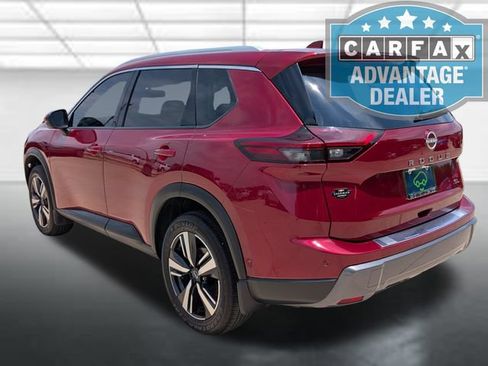 Used 2025 Nissan Rogue SL w/ SL Premium Package FWD image 2