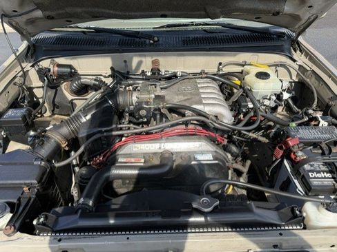 Used 2001 Toyota 4Runner SR5 AWD/4WD image 9
