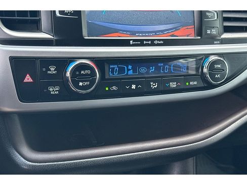 Used 2017 Toyota Highlander XLE image 23