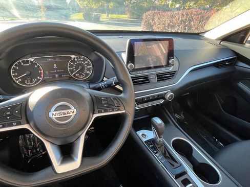 Used 2022 Nissan Altima 2.5 SV image 11