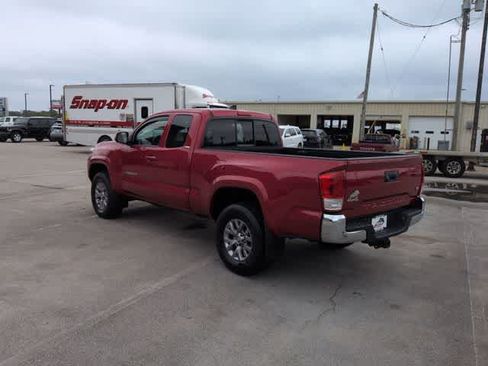 Used 2017 Toyota Tacoma SR5 w/ Tow Package AWD/4WD image 6