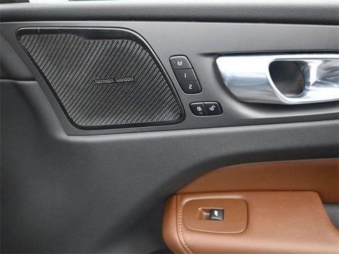 Certified 2023 Volvo XC60 B5 Ultimate w/ Protection Package Premier image 30