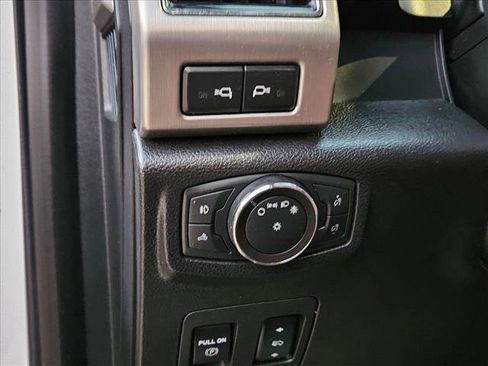 Used 2018 Ford F150 Platinum w/ Equipment Group 701A Luxury image 11