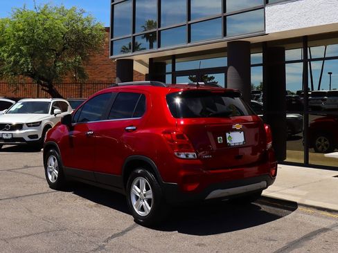 Used 2019 Chevrolet Trax LT w/ LT Convenience Package FWD image 9