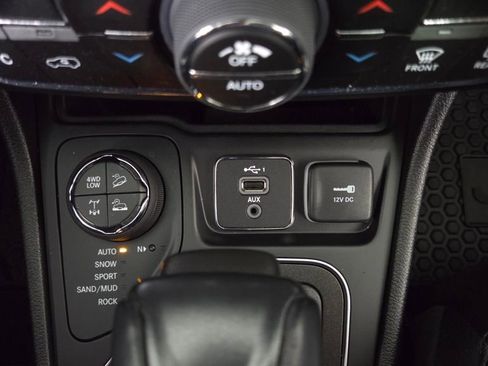 Used 2022 Jeep Cherokee Trailhawk w/ Trailer Tow Group image 25