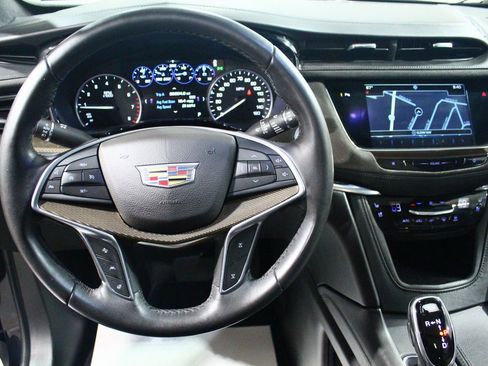 Used 2017 Cadillac XT5 Platinum image 6