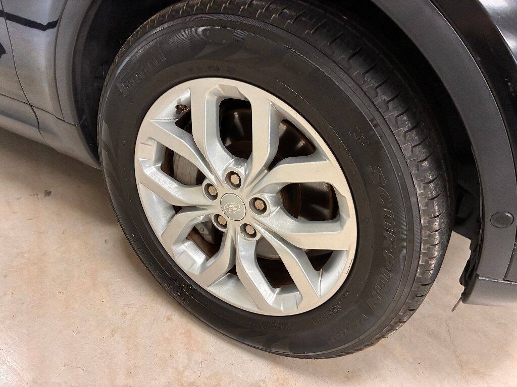Used 2020 Land Rover Discovery SE AWD/4WD image 32
