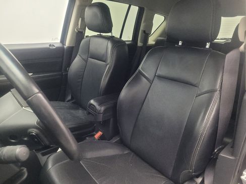 Used 2017 Jeep Compass High Altitude FWD image 17