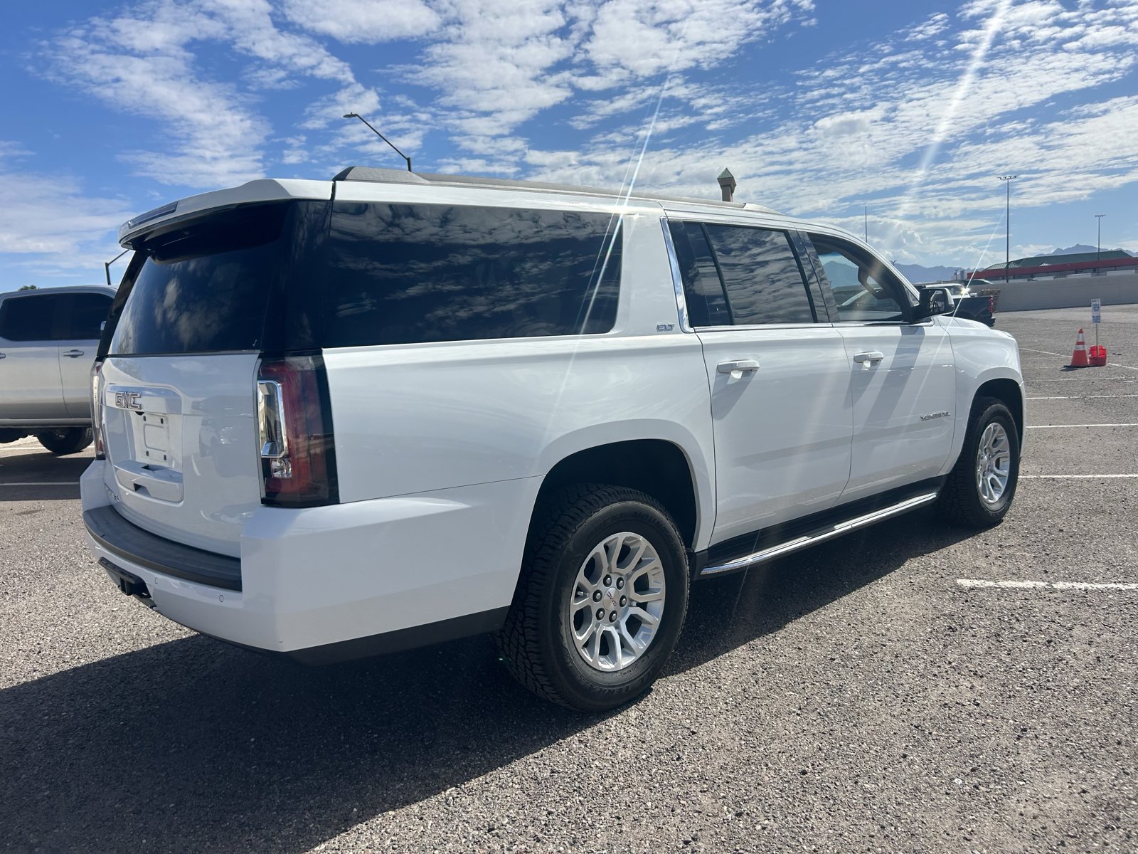 Used 2020 GMC Yukon XL SLT AWD/4WD image 5